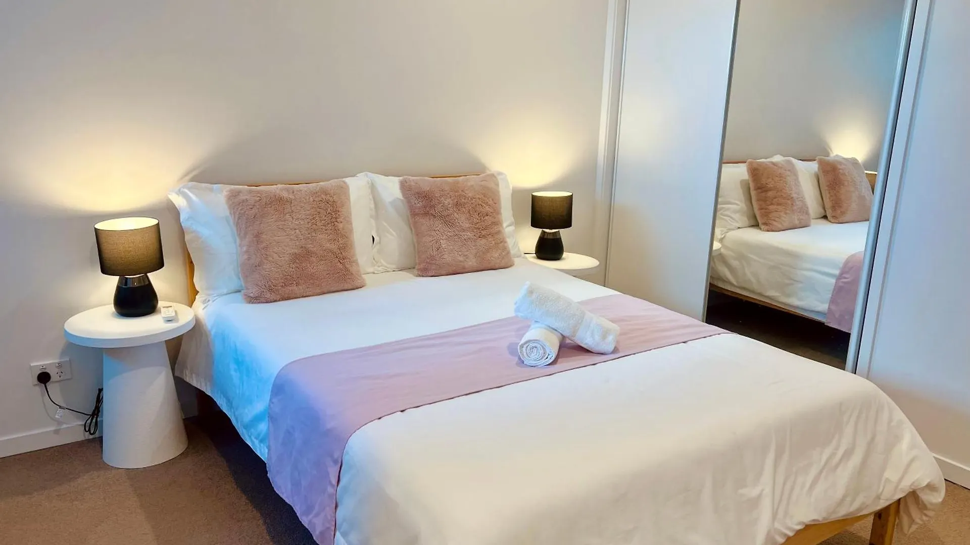 Modern Comfort Near Westfield Брисбен Австралия